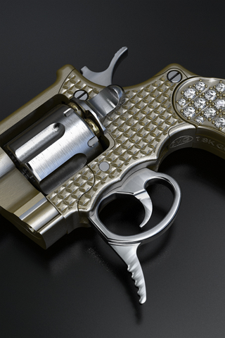 Illustration for article titled World's Smallest Gun Now In Gold and Diamonds, Kills Just the Same